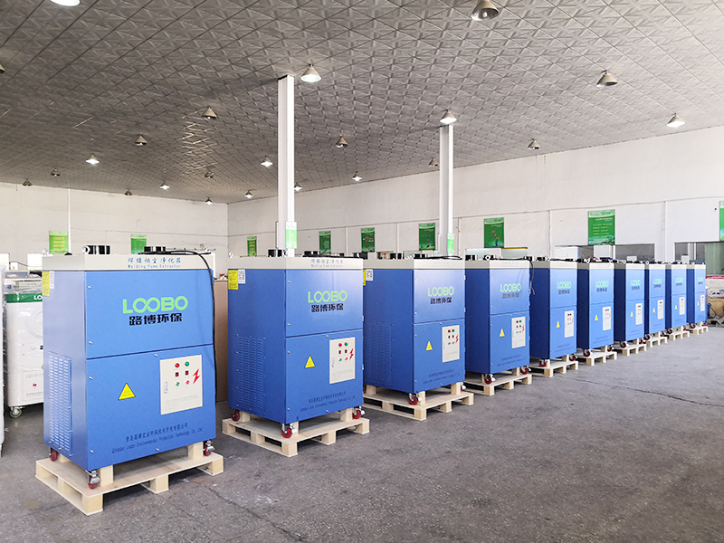 雙臂焊煙凈化器發貨.jpg 雙臂焊煙凈化器發貨.jpg